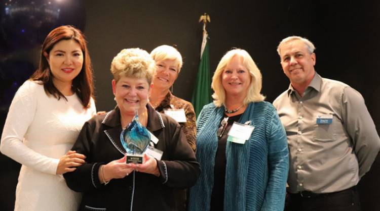 Edmonds CC Trustee Emily Yim and former Foundation Board officers Ruth Arista, Jean Sittauer, and current board member Douglas Fair with Cornerstone Award recipient Diana Clay on Oct. 24.